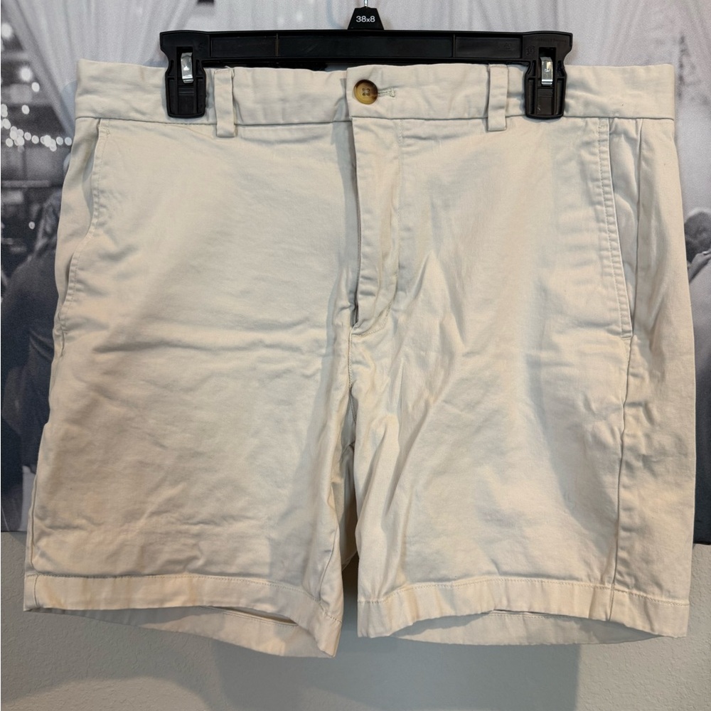 Vineyard Vines Light Khaki Breaker Shorts Size 35